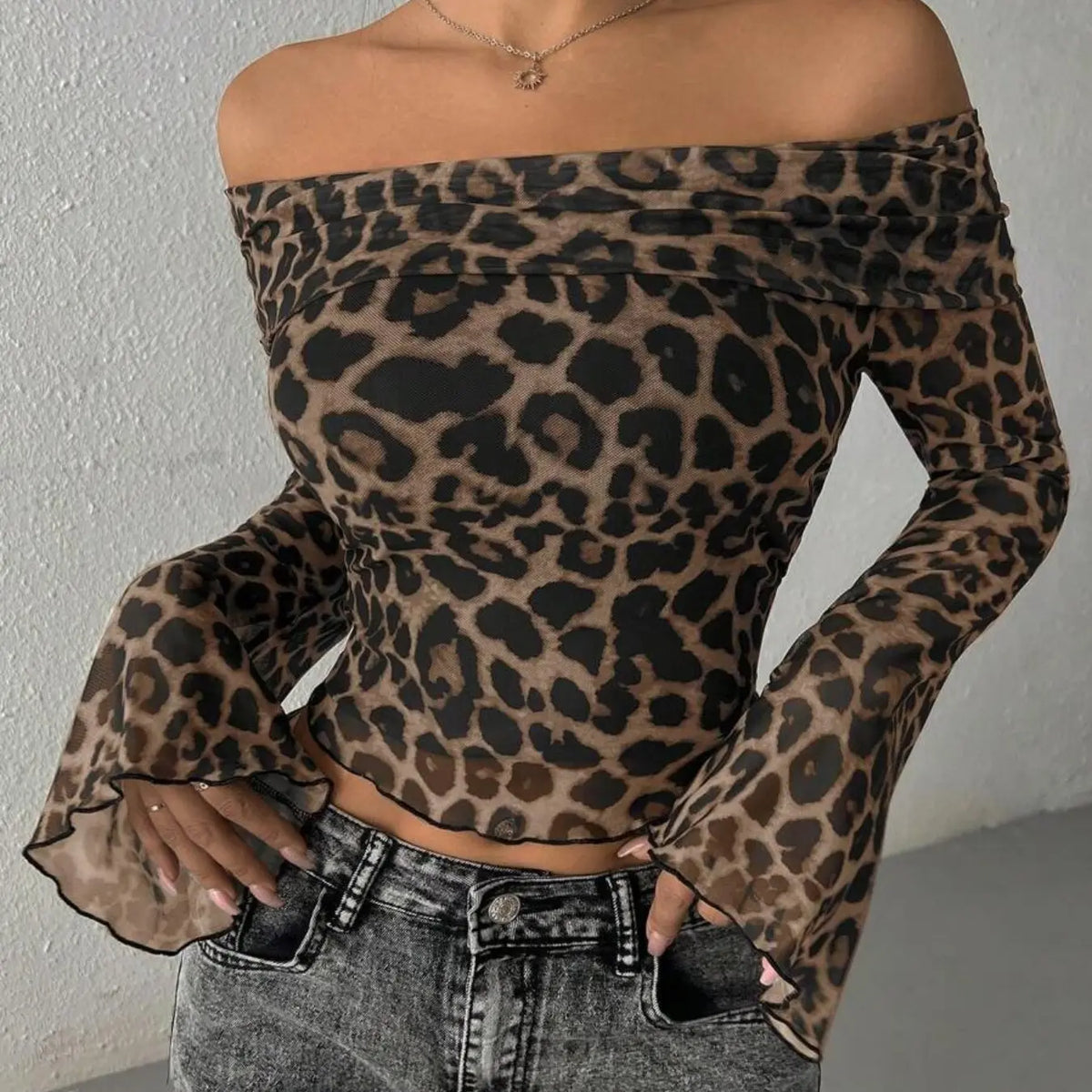 Women's Fashion Knitted Fabric Slim Fit Mesh Off Shoulder Leopard Print Flare Long-Sleeve Short Top Casual Everyday Tops for All Seasons Casual Chic Womenswear
