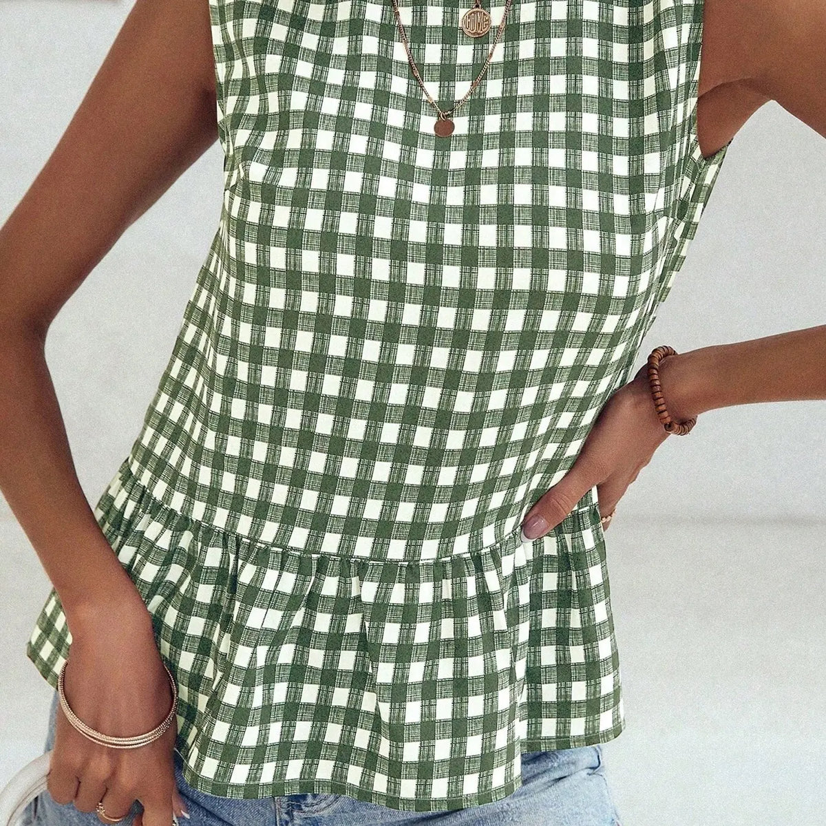Women's Casual Aesthetic Green Plaid Print Sleeveless Top, Summer Tops Trendy Commute and Vacation Essential, Ruffled Hem Design, Perfect for Everyday Wear