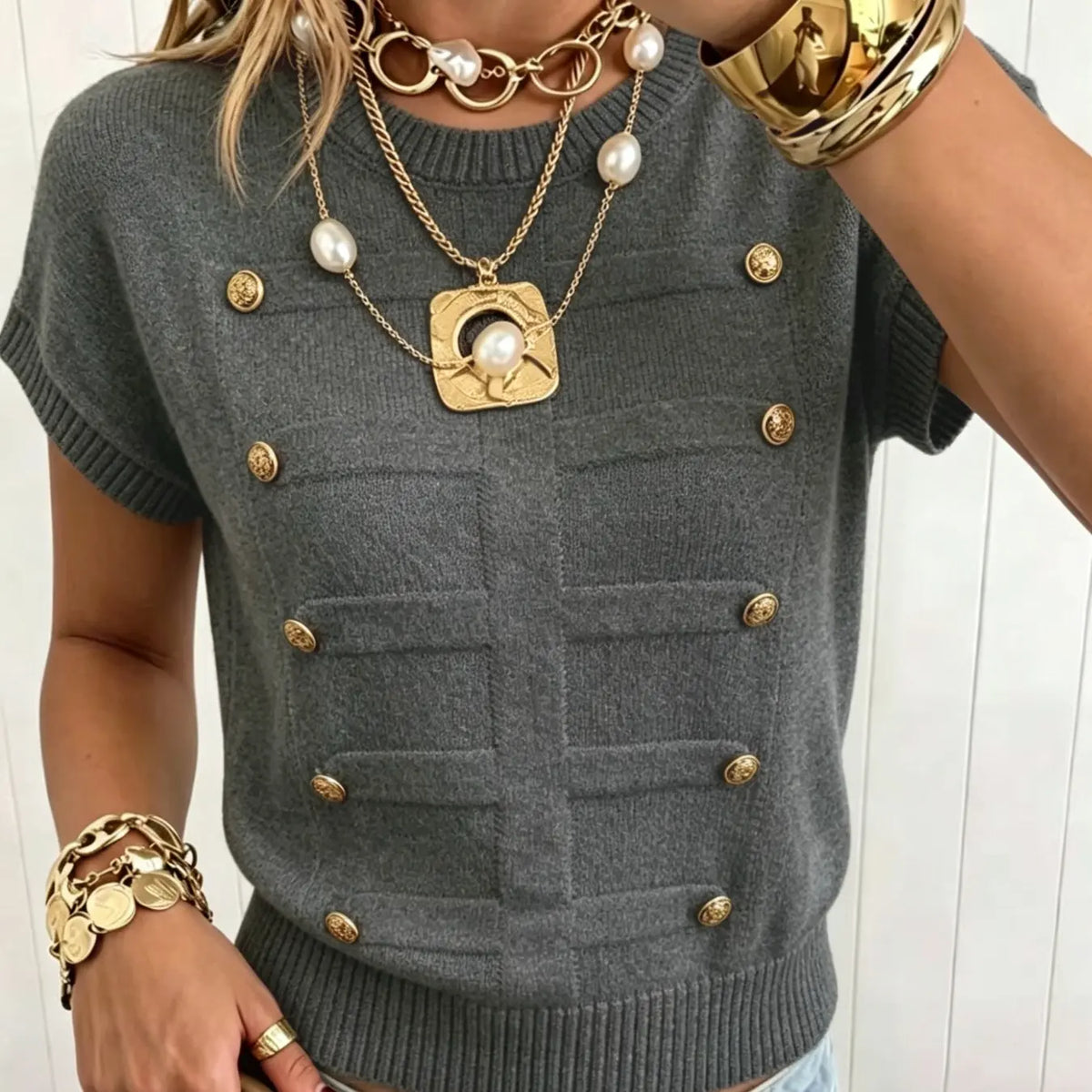 Elegant Loose-Fitting Plain Round Neck Metal Button Short Sleeve Pullover Loose Tops for Daily and Everyday Wear