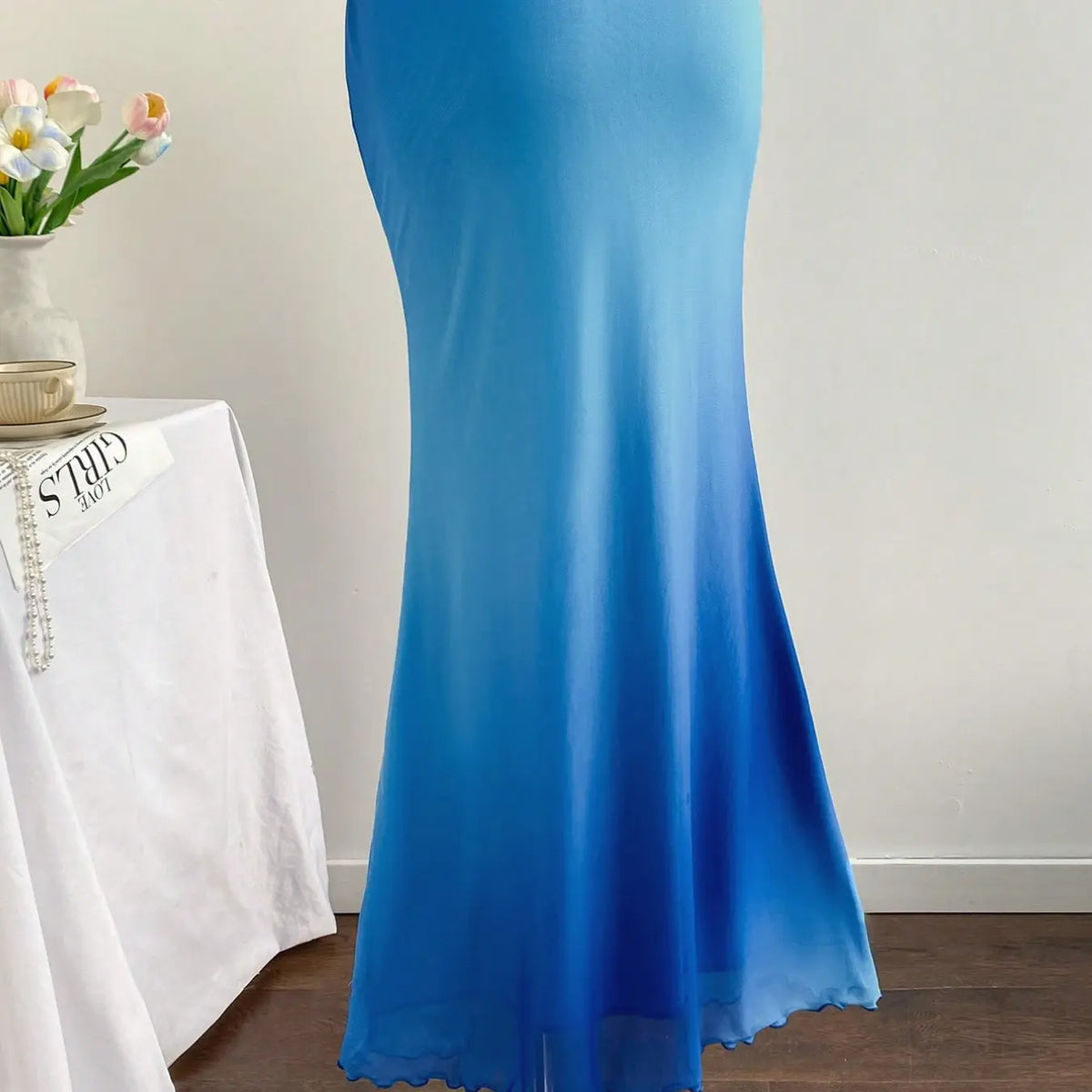 Ladies' blue gradient mesh hanging neck fish tail long dress, strapless design, vintage Y2K Chic chiffon dress, wrapped buttocks long dress, metal flower decoration - front ribbon, suitable for spring, summer, beach, party