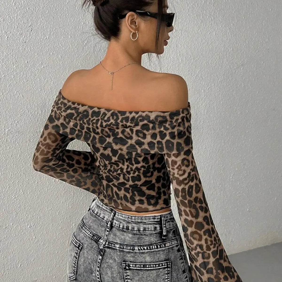 Women's Fashion Knitted Fabric Slim Fit Mesh Off Shoulder Leopard Print Flare Long-Sleeve Short Top Casual Everyday Tops for All Seasons Casual Chic Womenswear