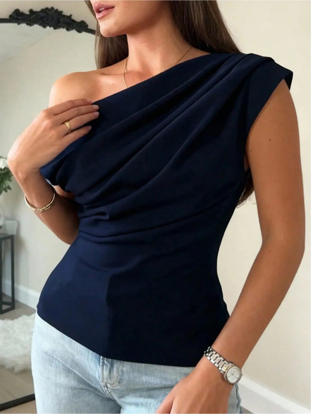 Elegant, basic, casual, chic, and stunning off-shoulder top for women, pure and alluring, one-shoulder, slim-fit, short style, sweet and spicy off-shoulder top, Crop