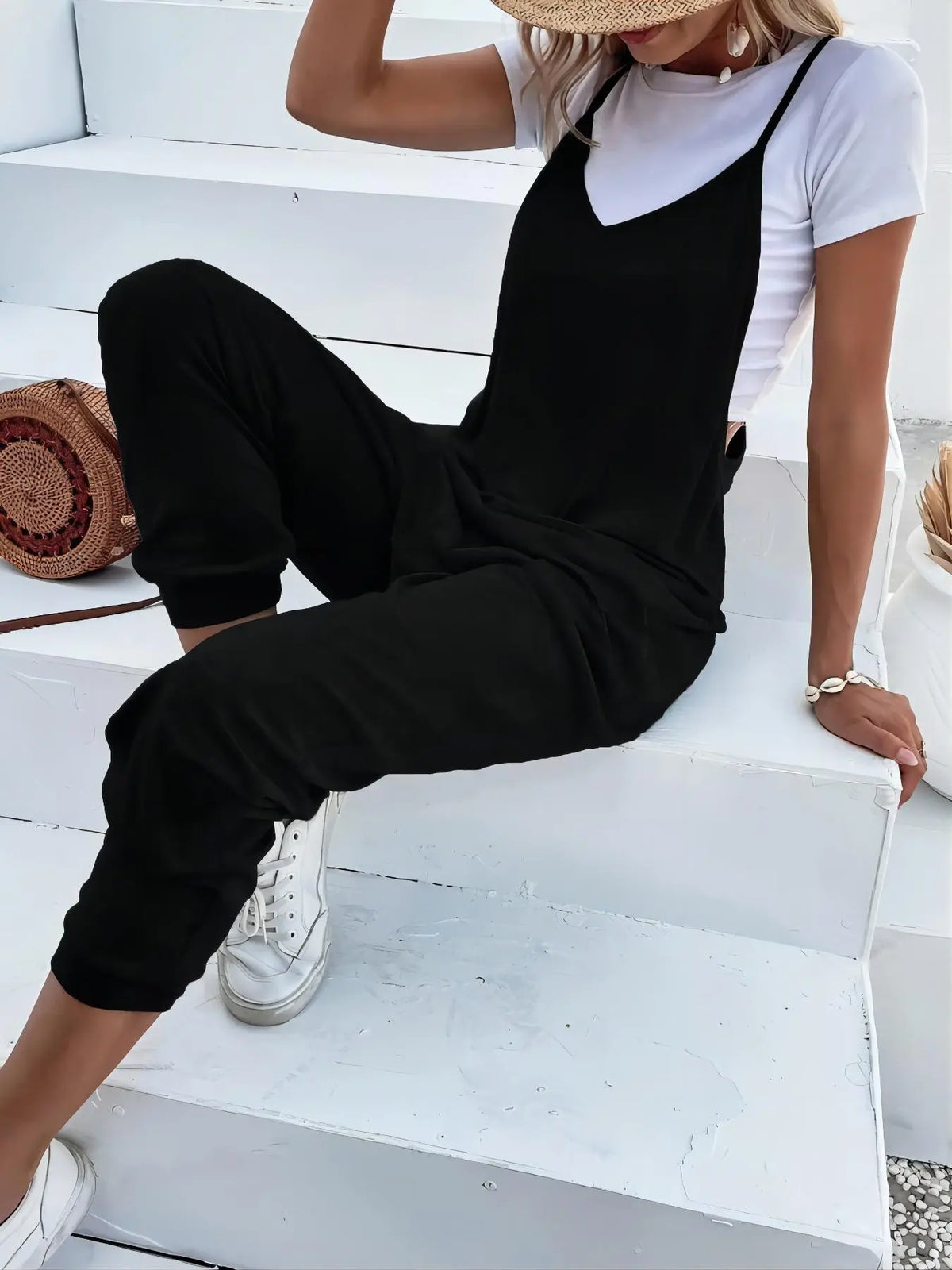 Women's Plain Pocket V Neck Baggy Fit Overalls Jumpsuit without Tee, Casual Sleeveless Spaghetti Strap Cami Overalls Jumpsuit with Medium Stretch for Summer Daily Wear, Ladies Clothes for All Seasons, Casual Fashion Jumpsuit